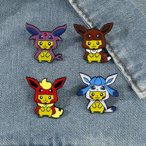 Pikachu com Cosplay?! - Pins Metalizados